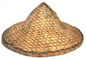 64833_WKM ( Hut geflochten Reisbauer Hat braided used by rice farmers).png