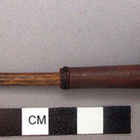 Carved wooden pipe with stem, length: 12 cm.