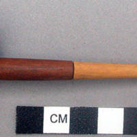 Wooden pipe with stem, length: 12 cm.
