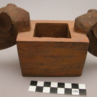 Box, lidded, rectangular, 2 animal heads at ends, serrated ears and ridge