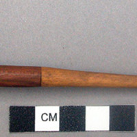 Carved wooden pipe with stem, length: 15 cm.