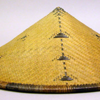 Hat woven with three vertical lines with triangles