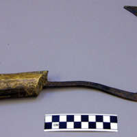 Sickle-shaped blade with handle