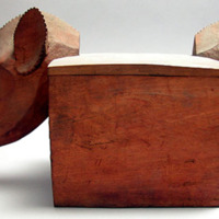 Box, lidded, square, 2 animal heads with long snouts at ends, serrated ears, rid