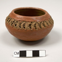 Pottery bowl, with cover